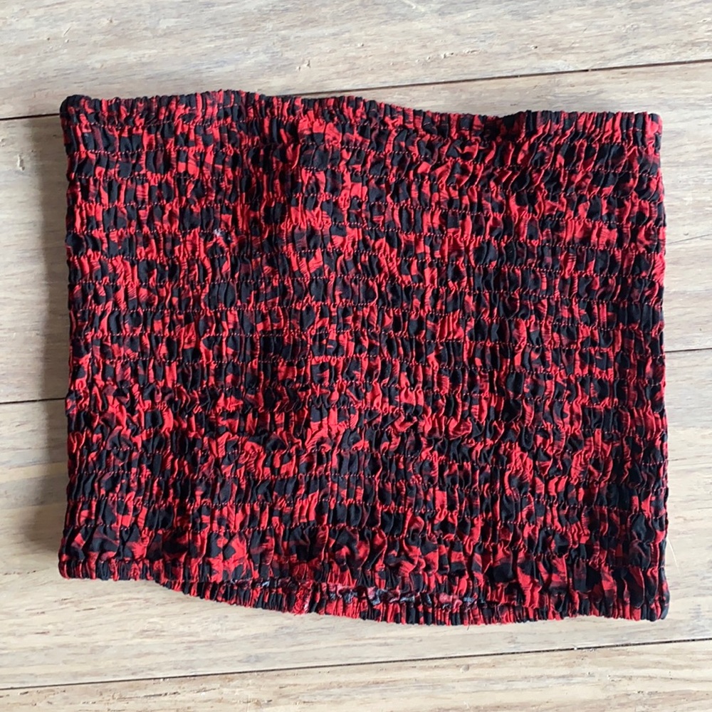 Verge Girl off-duty leopard tube top